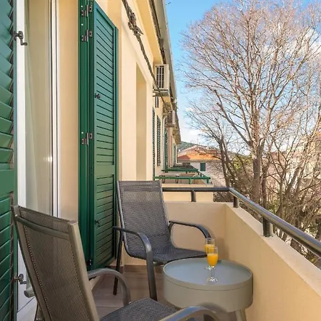 Capital And Gostinjska kuća 4*