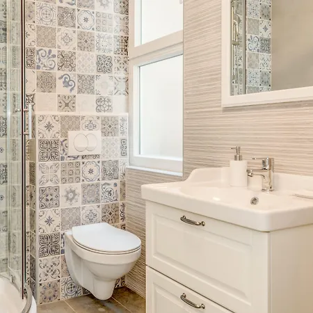 Gostinjska kuća Capital And 4*