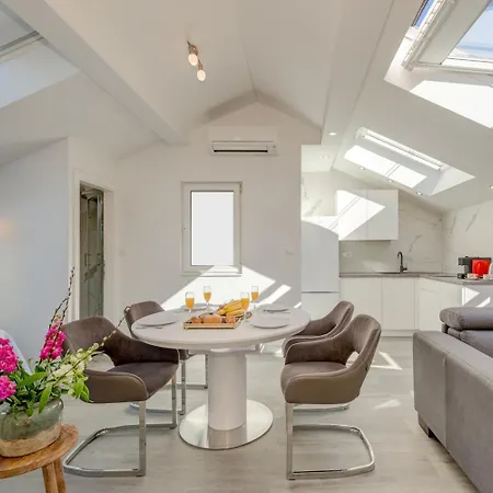 Capital And سبليت