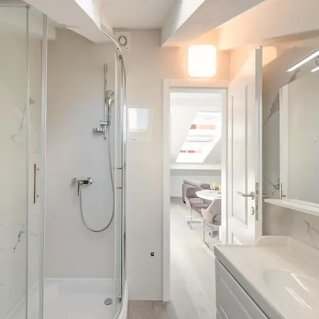 Capital And 4* سبليت