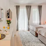 Capital And Guest house 4*