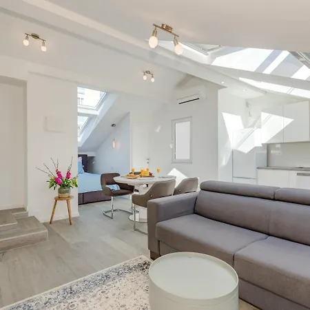 Capital And Casa de hóspedes 4*